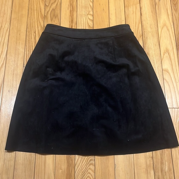 Aritzia Wilfred black suede mini skirt size xs! - Picture 4 of 4